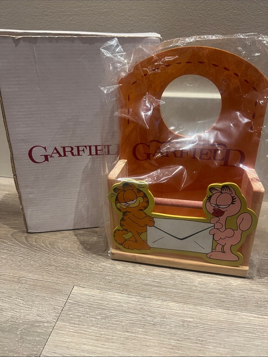 Vintage Other - Vintage Brand new 1978 Garfield and Arlene Wooden letter holder